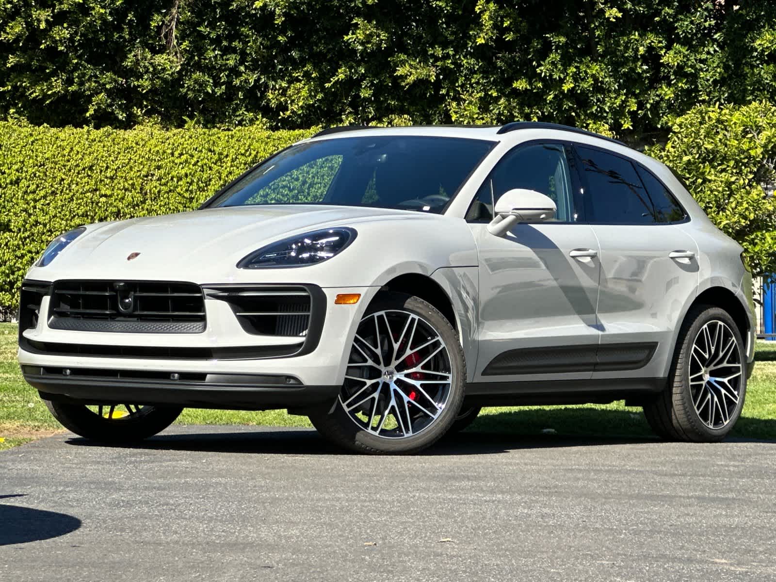 Thumbnail: 2026 Porsche Macan - 1
