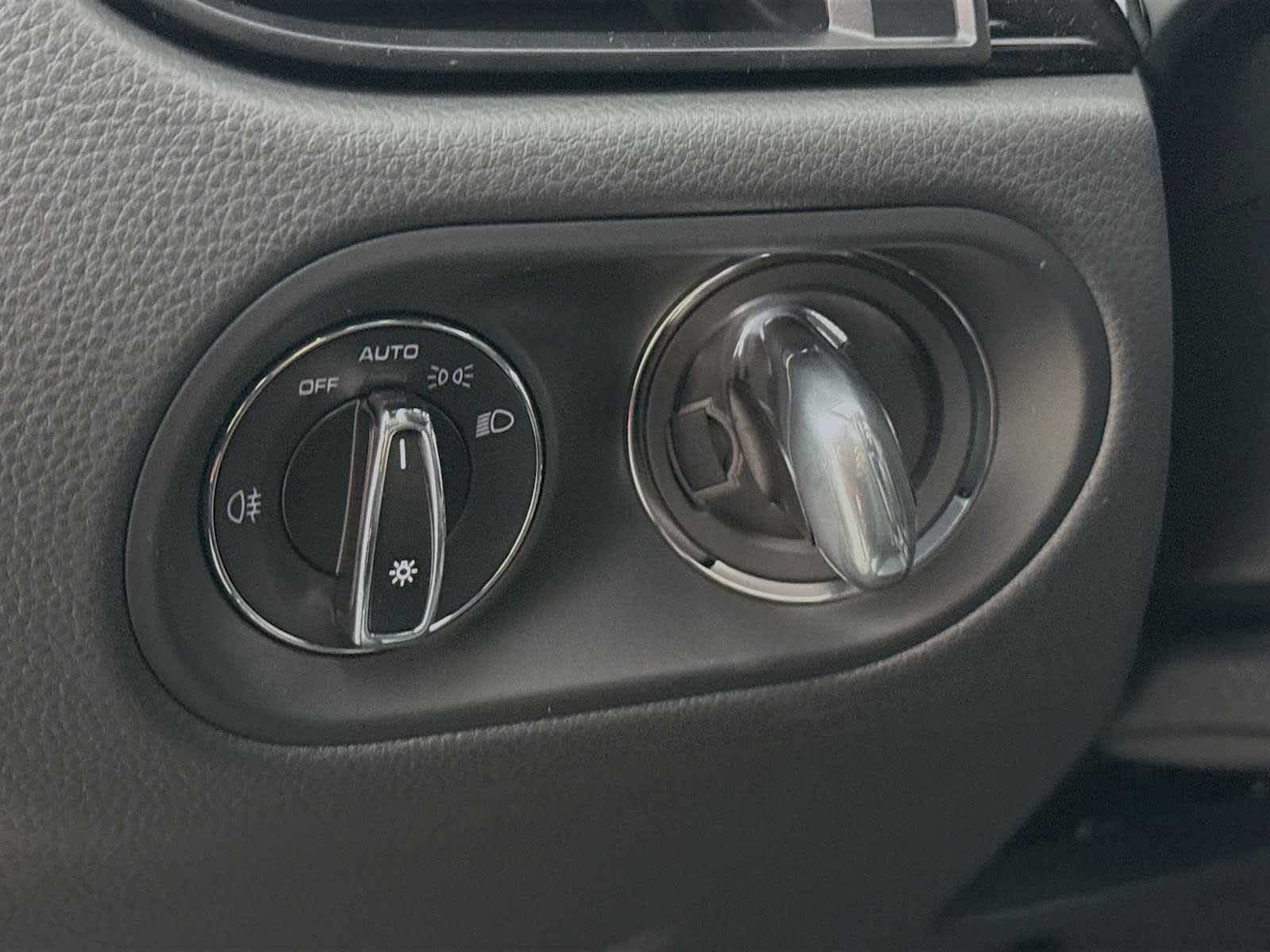 Thumbnail: 2026 Porsche Macan - 11