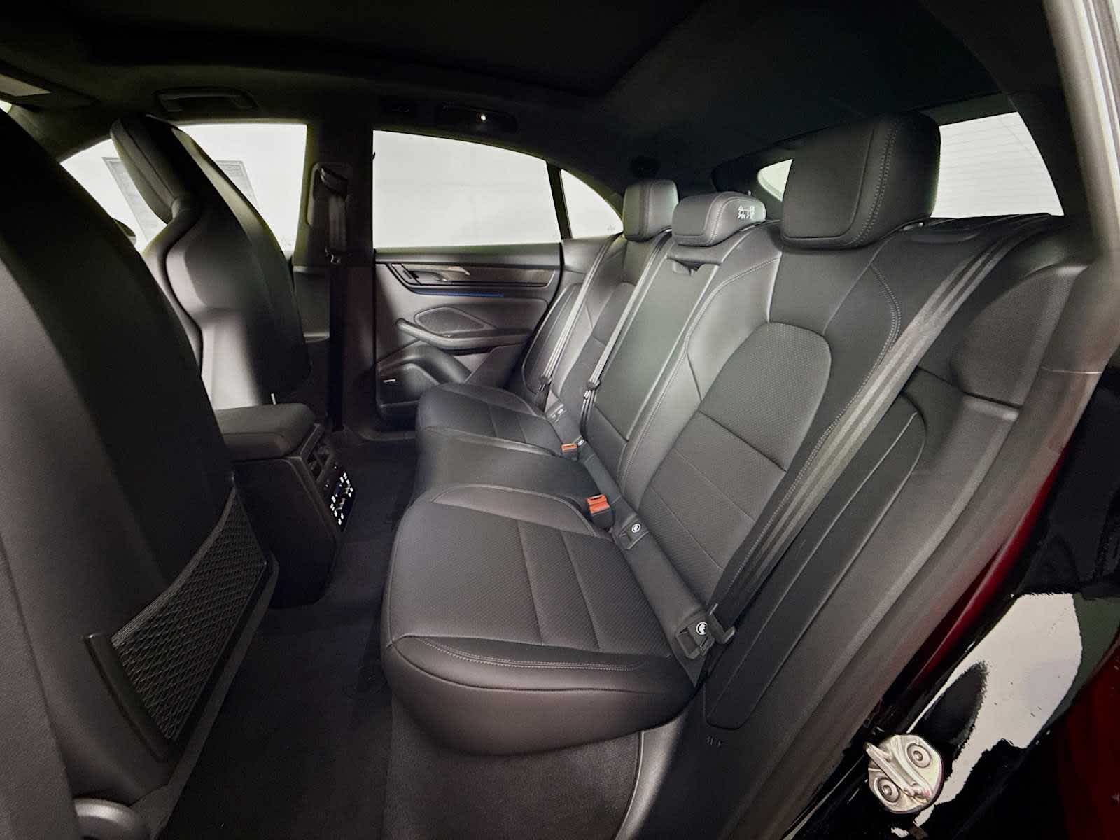 Thumbnail: 2025 Porsche Macan - 17