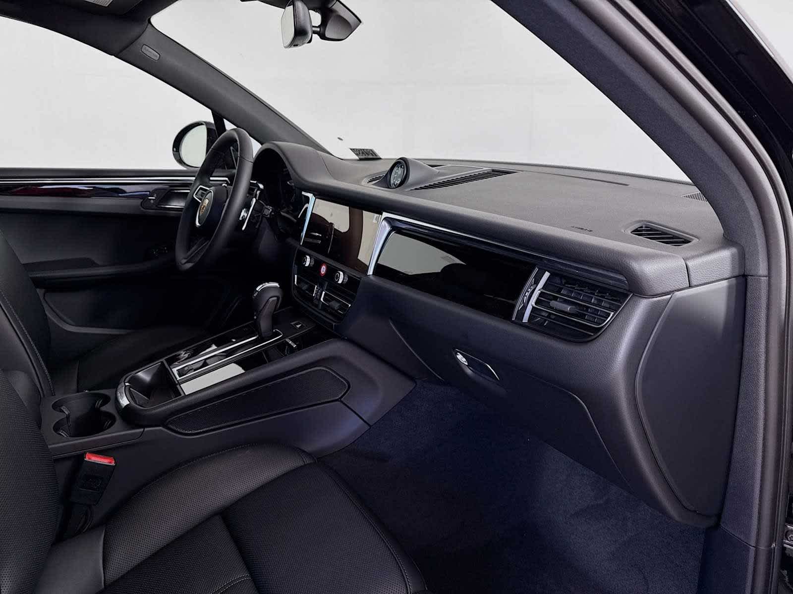 Thumbnail: 2026 Porsche Macan - 24