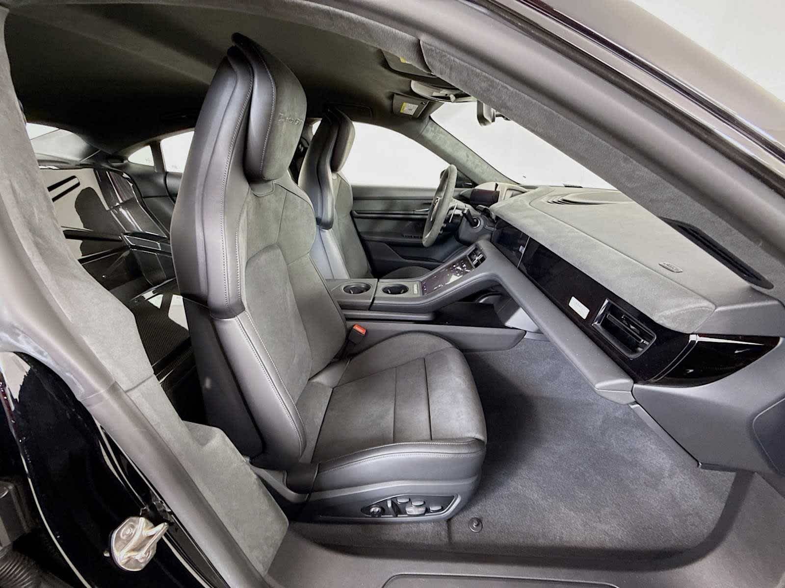 Thumbnail: 2025 Porsche Taycan - 21