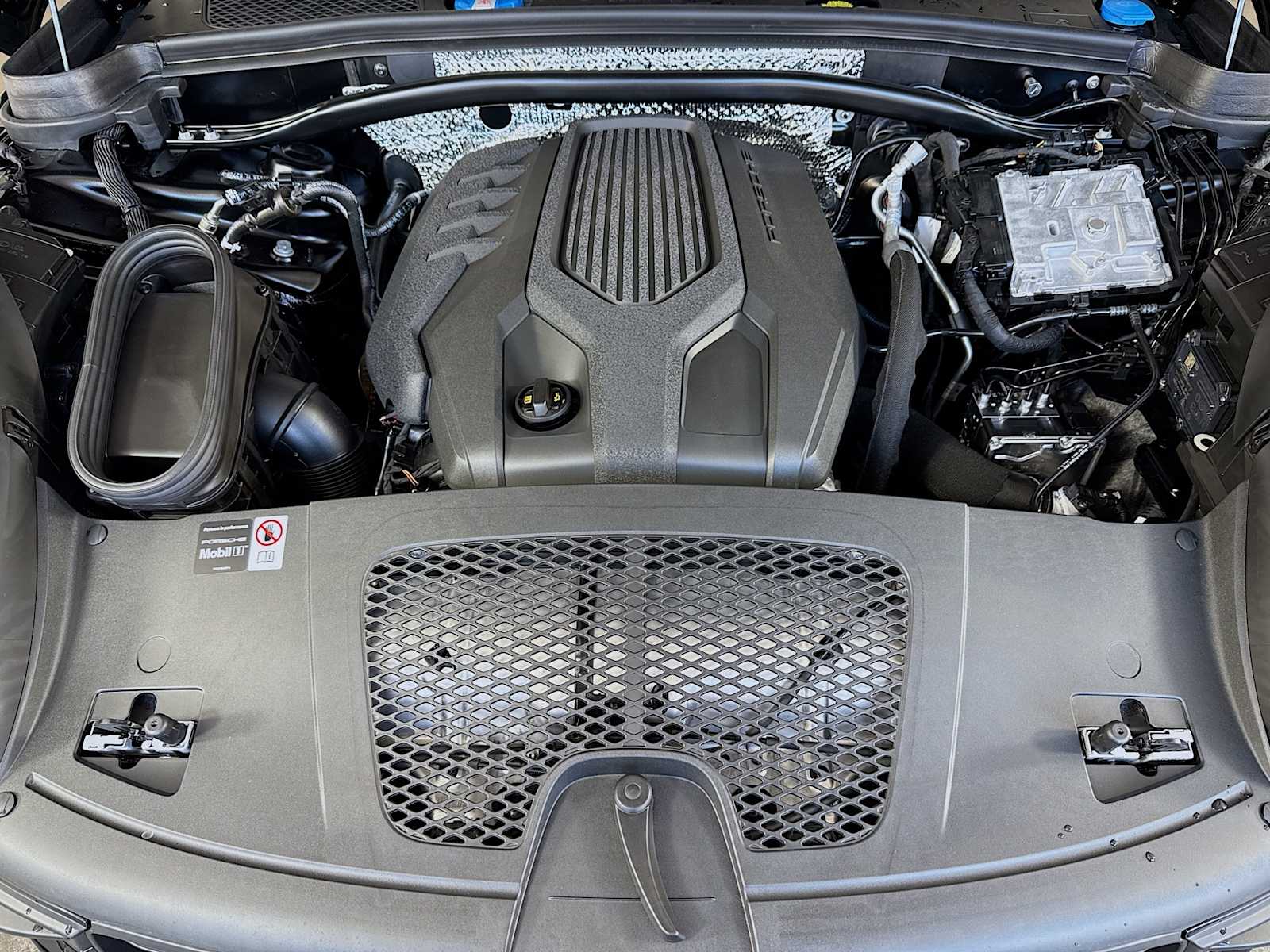 Thumbnail: 2025 Porsche Macan - 23