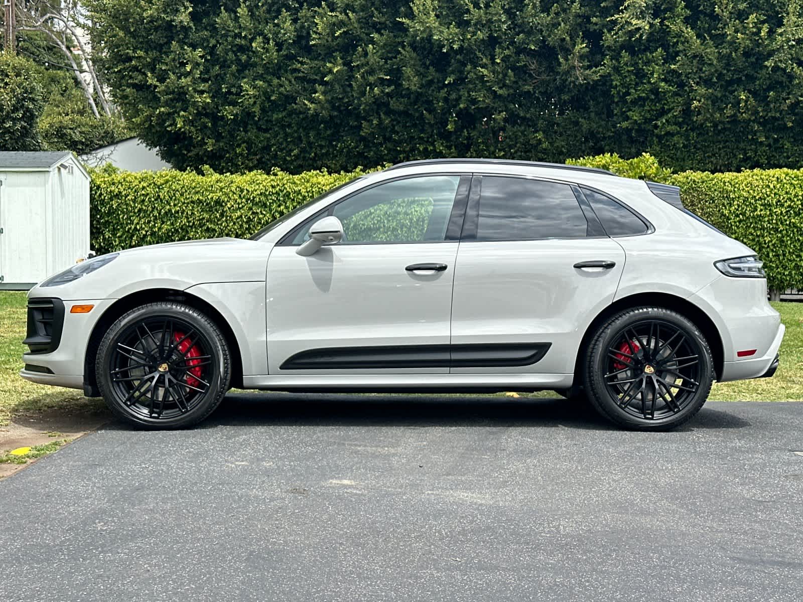 Thumbnail: 2023 Porsche Macan - 2