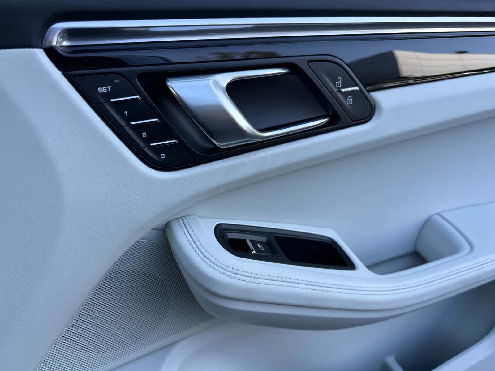 Thumbnail: 2025 Porsche Macan - 19