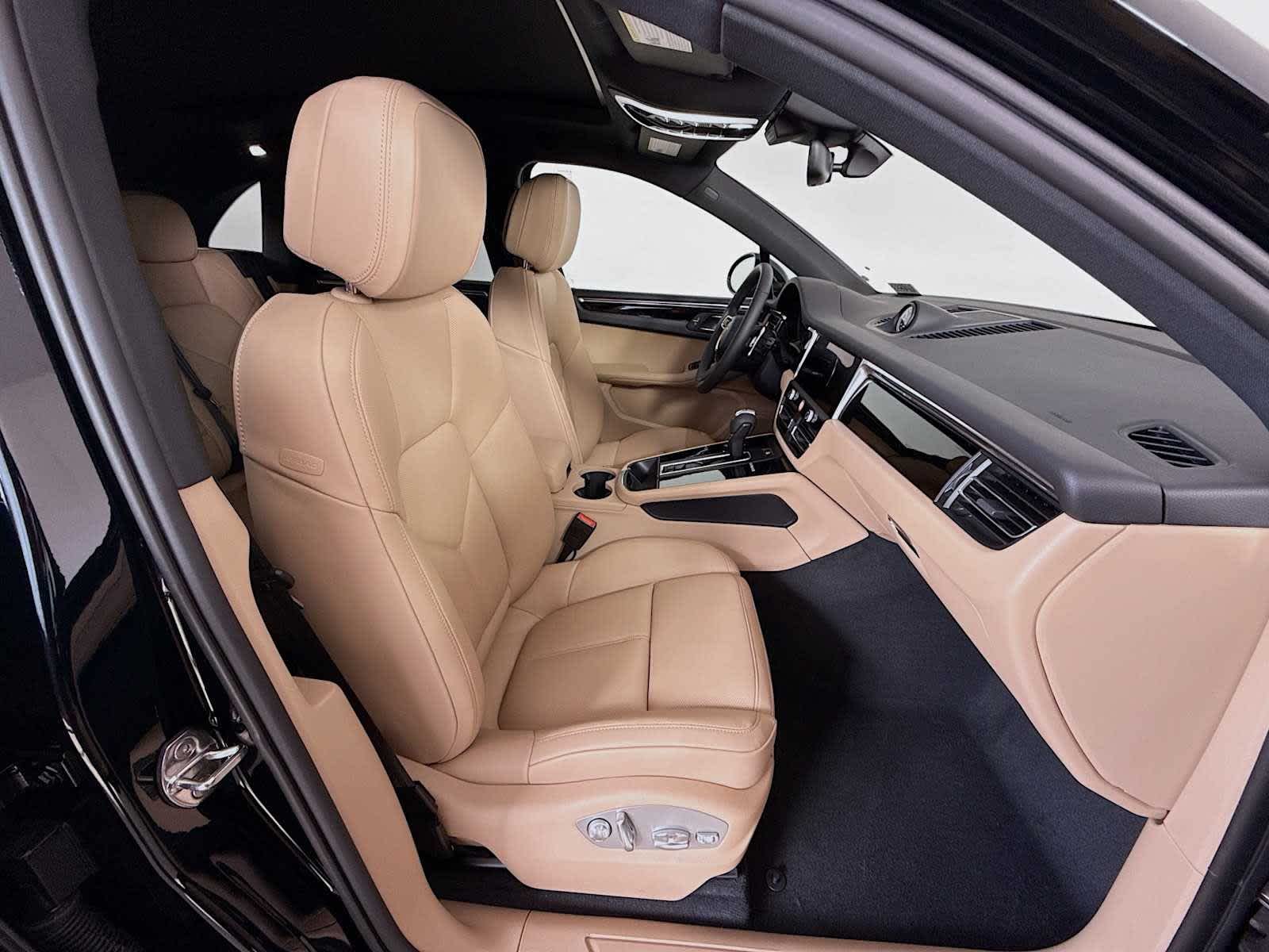 Thumbnail: 2026 Porsche Macan - 21