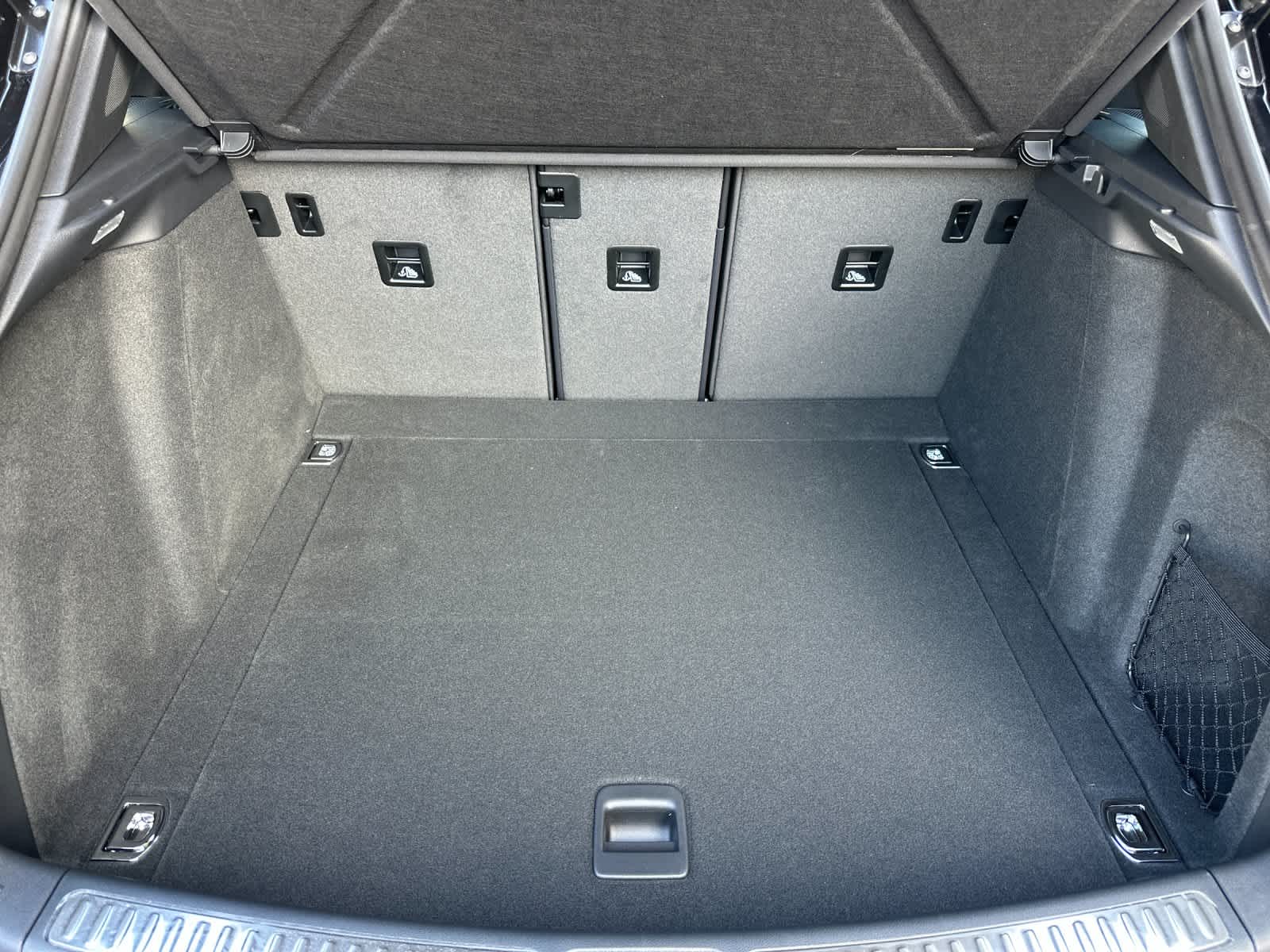 Thumbnail: 2026 Porsche Macan - 16