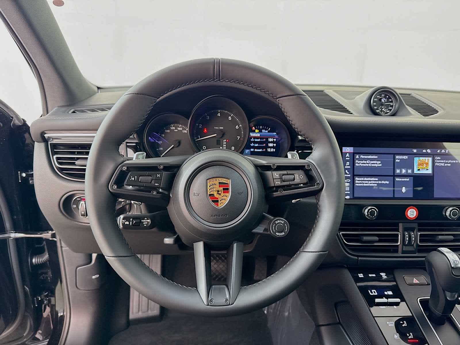 Thumbnail: 2026 Porsche Macan - 12