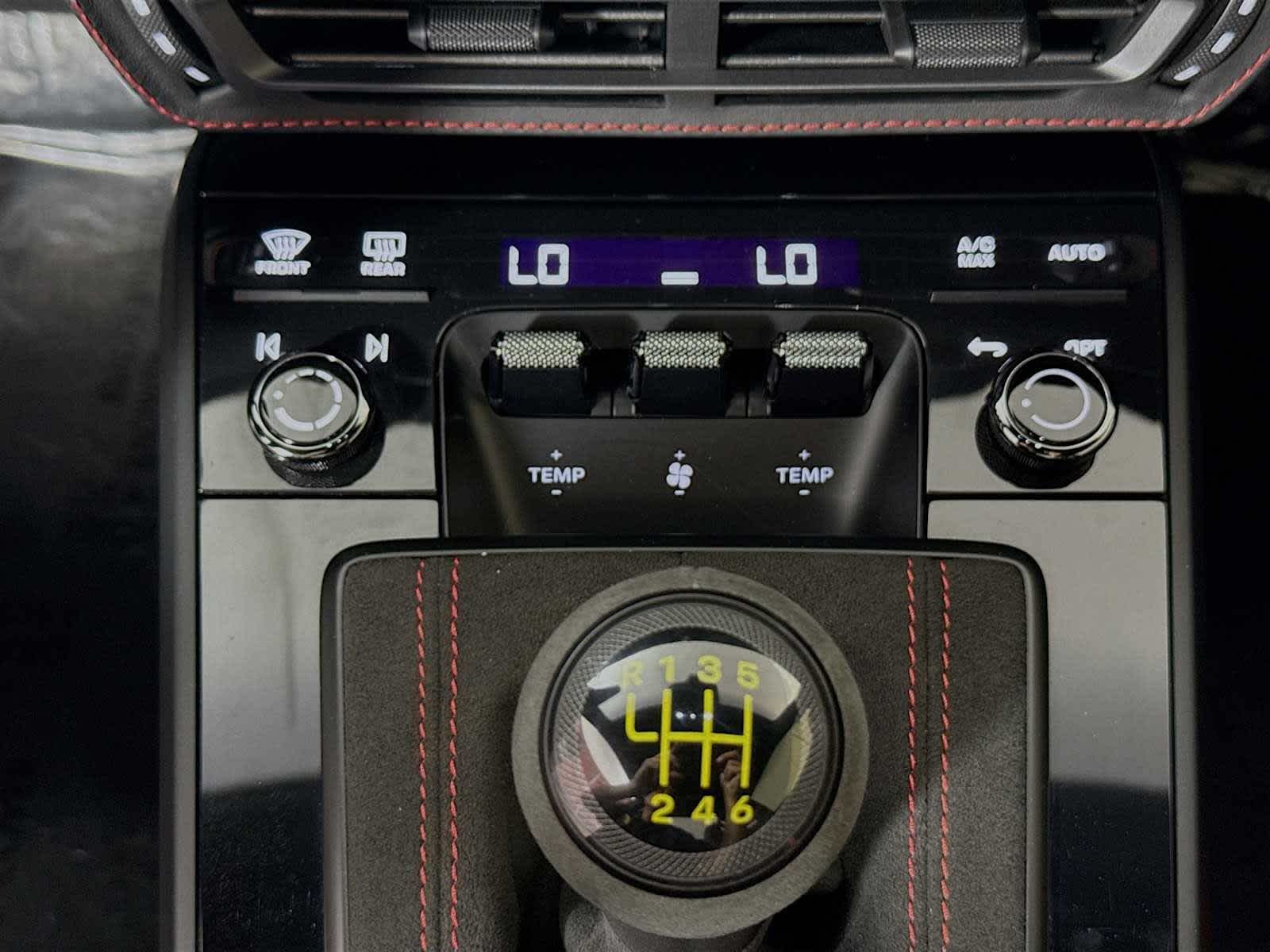 Thumbnail: 2022 Porsche 911 - 13