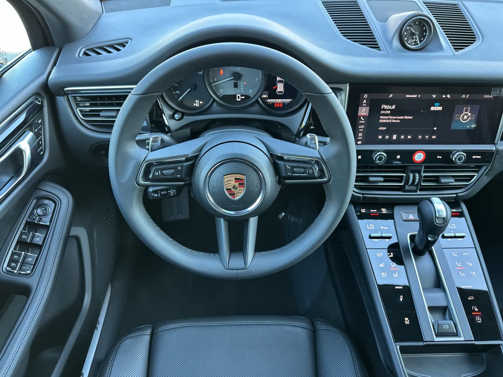 Thumbnail: 2026 Porsche Macan - 15