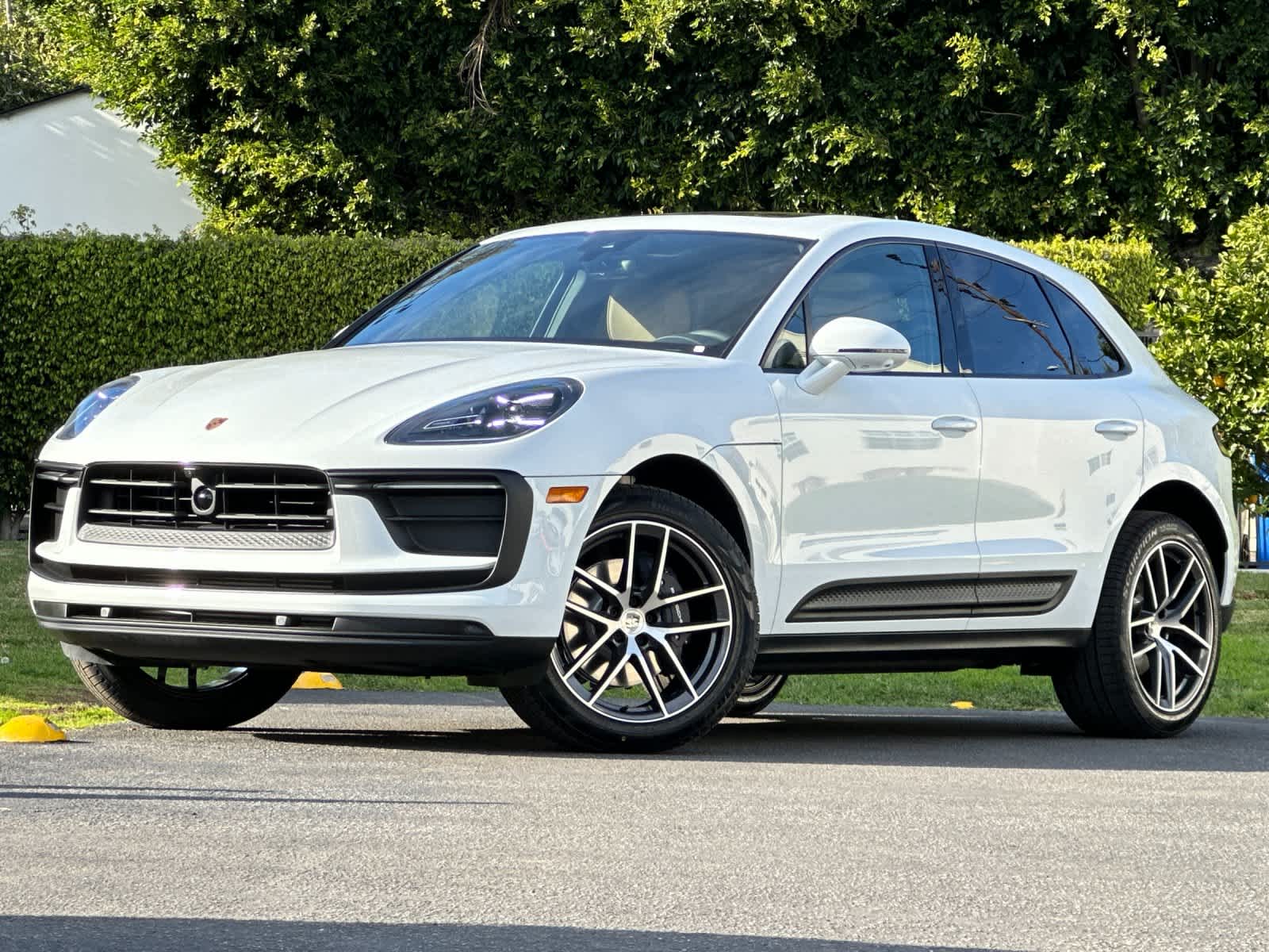 Thumbnail: 2026 Porsche Macan - 1