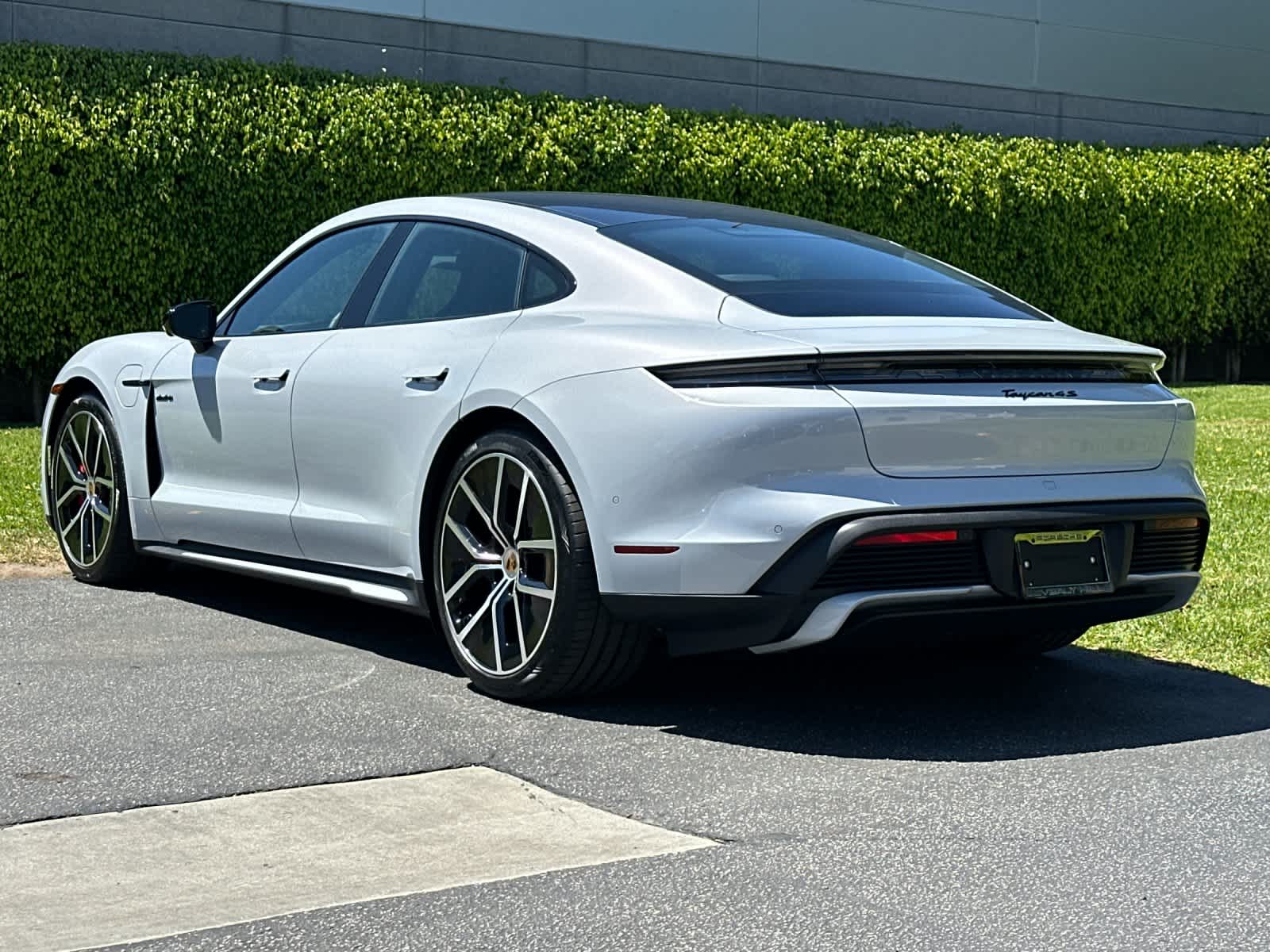 Thumbnail: 2026 Porsche Taycan - 3