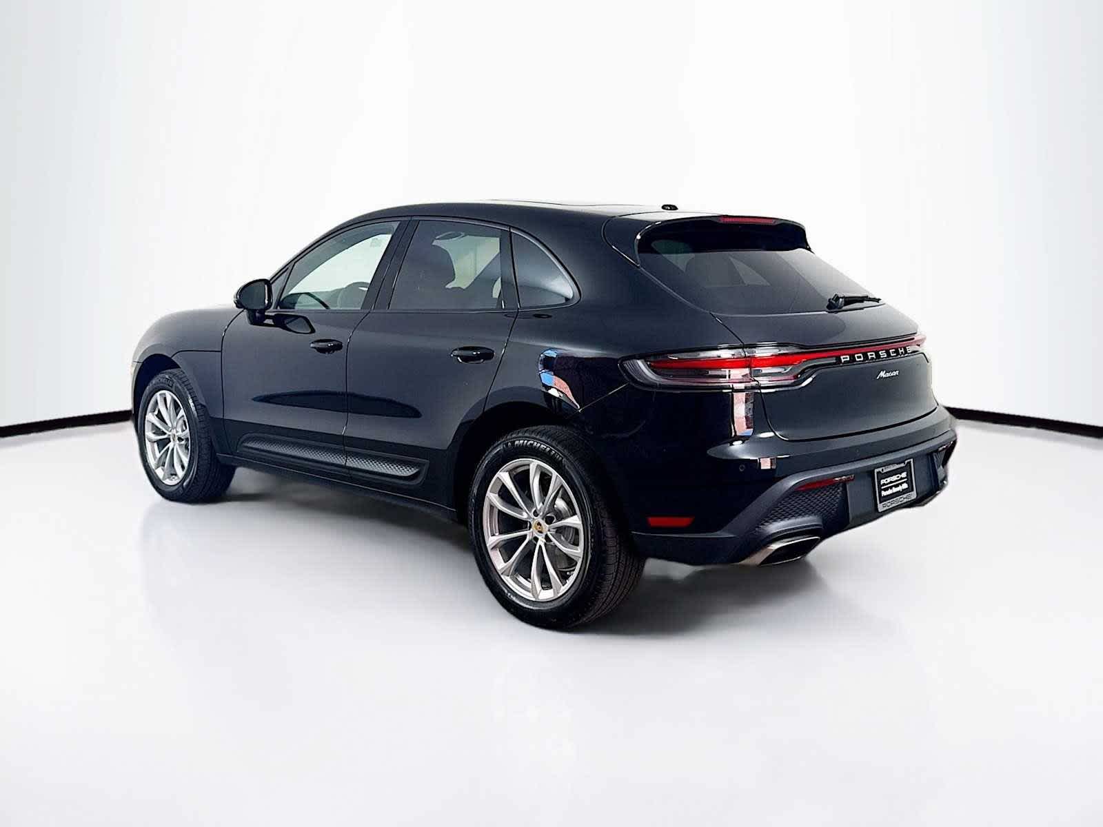 Thumbnail: 2026 Porsche Macan - 3