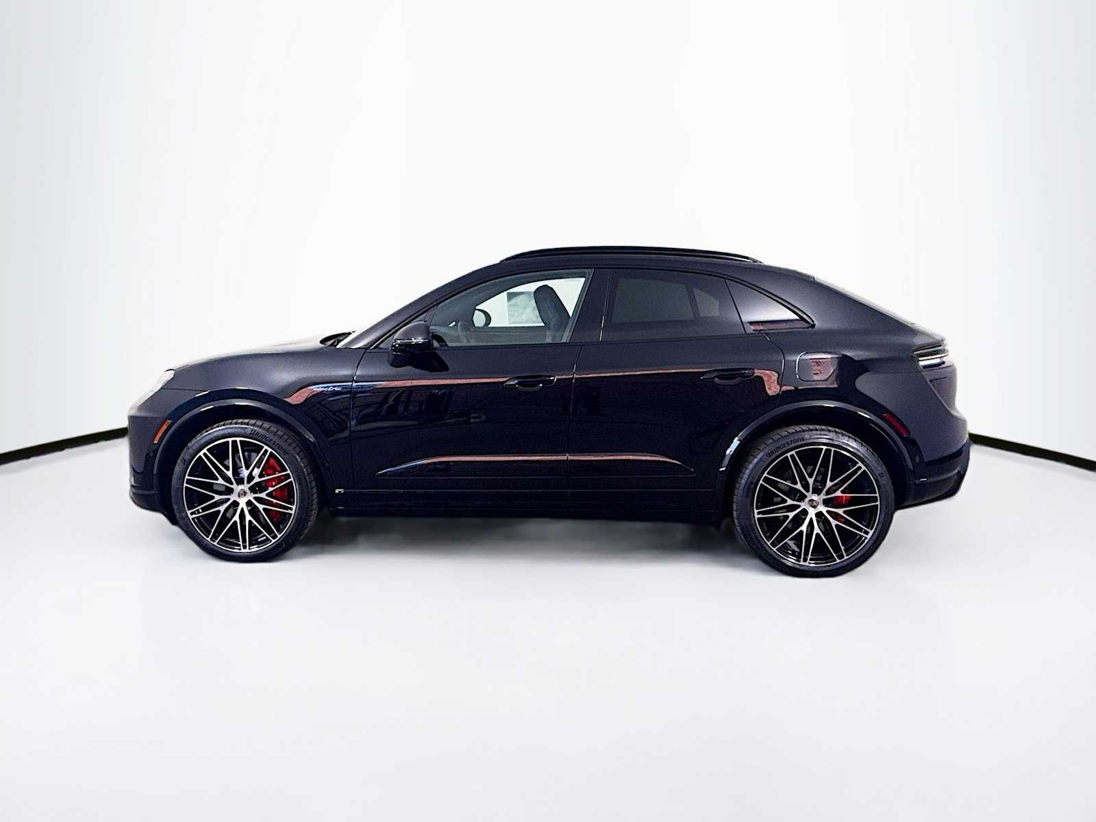 Thumbnail: 2025 Porsche Macan - 2