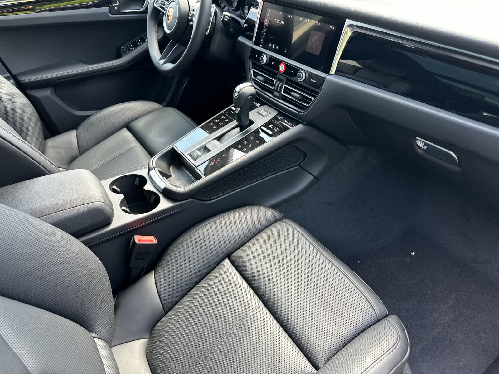 Thumbnail: 2026 Porsche Macan - 17