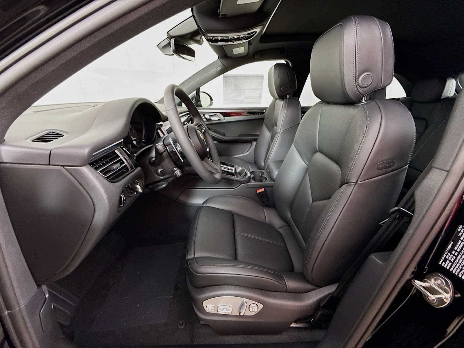 Thumbnail: 2025 Porsche Macan - 5