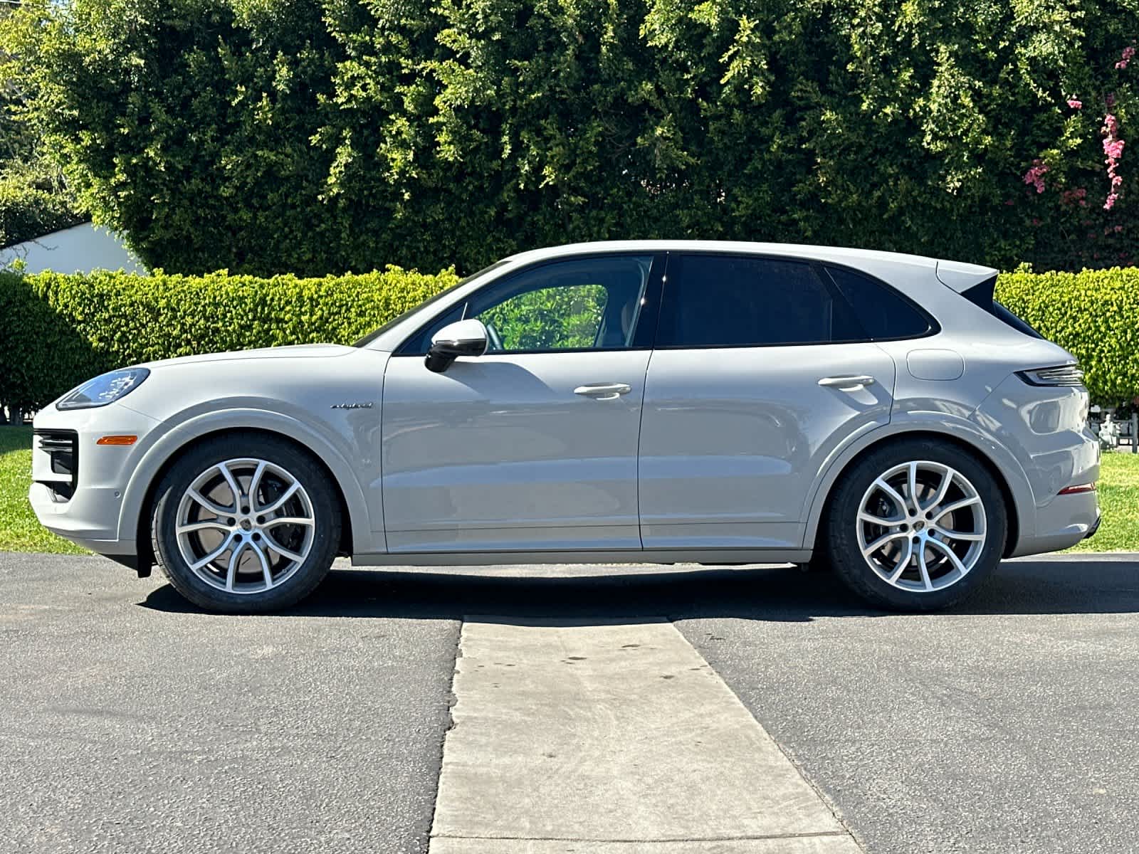 Thumbnail: 2026 Porsche Cayenne - 2