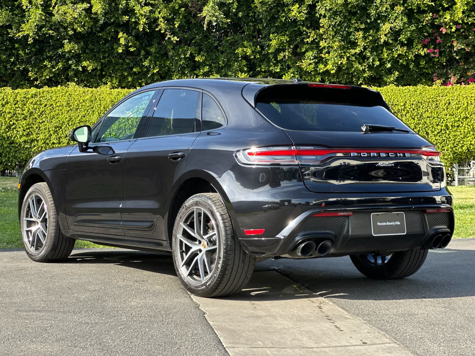 Thumbnail: 2025 Porsche Macan - 3