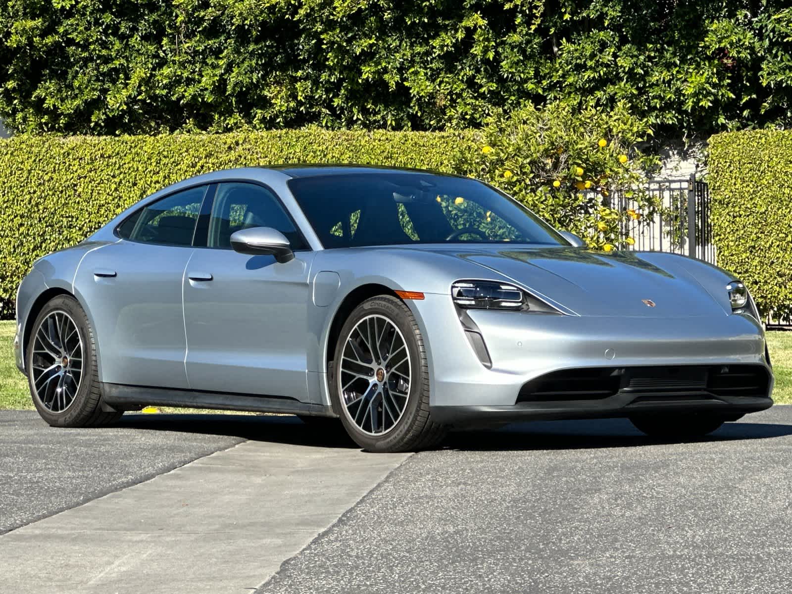 Thumbnail: 2022 Porsche Taycan - 10