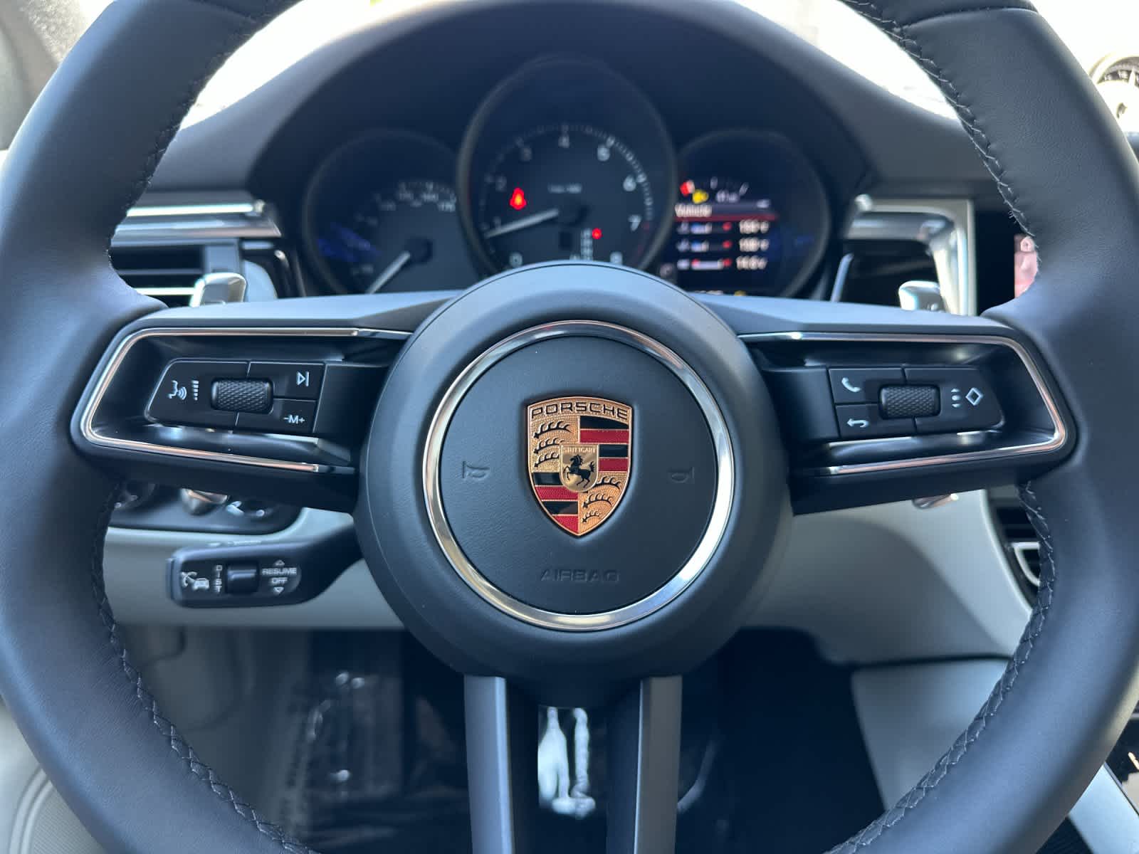 Thumbnail: 2026 Porsche Macan - 26