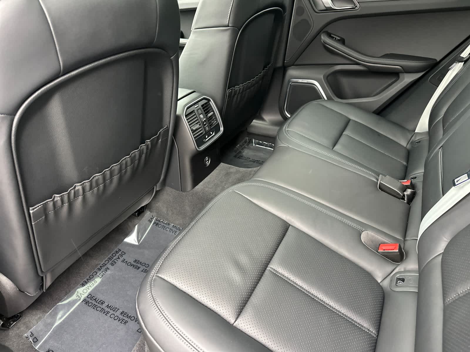 Thumbnail: 2025 Porsche Macan - 12