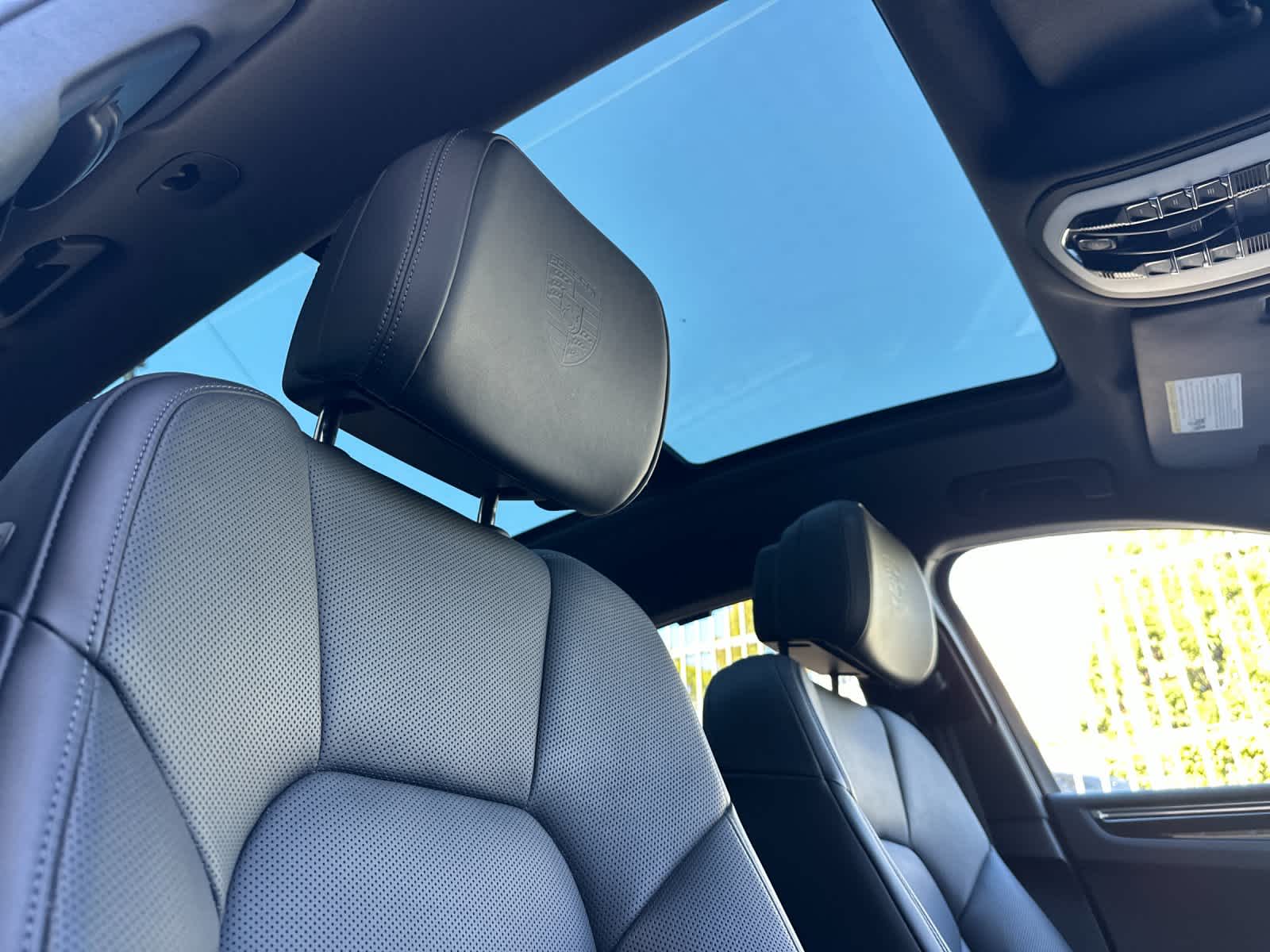 Thumbnail: 2025 Porsche Macan - 18