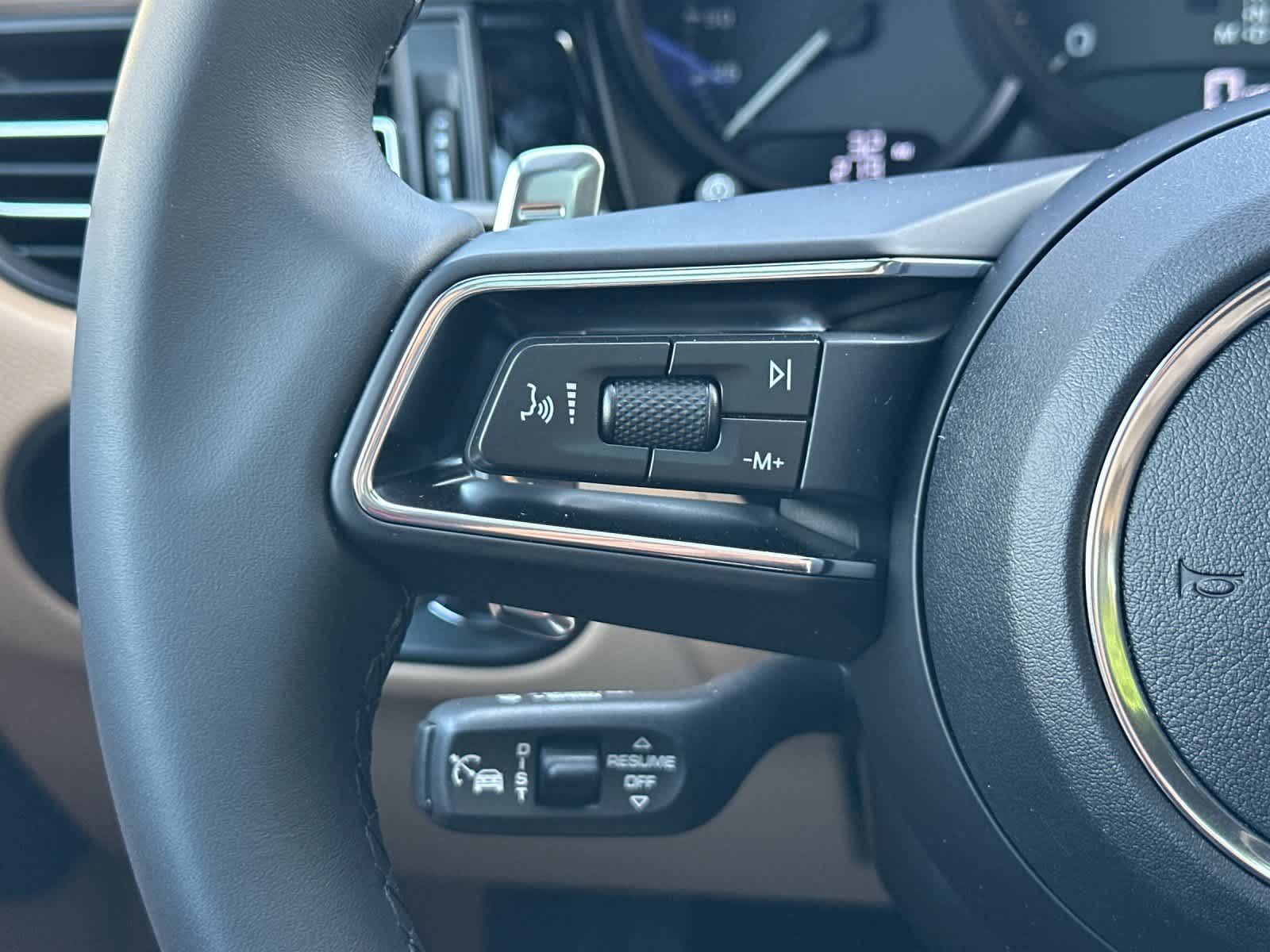 Thumbnail: 2026 Porsche Macan - 27