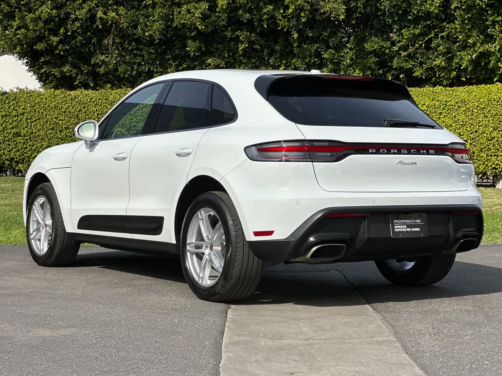 Thumbnail: 2025 Porsche Macan - 3