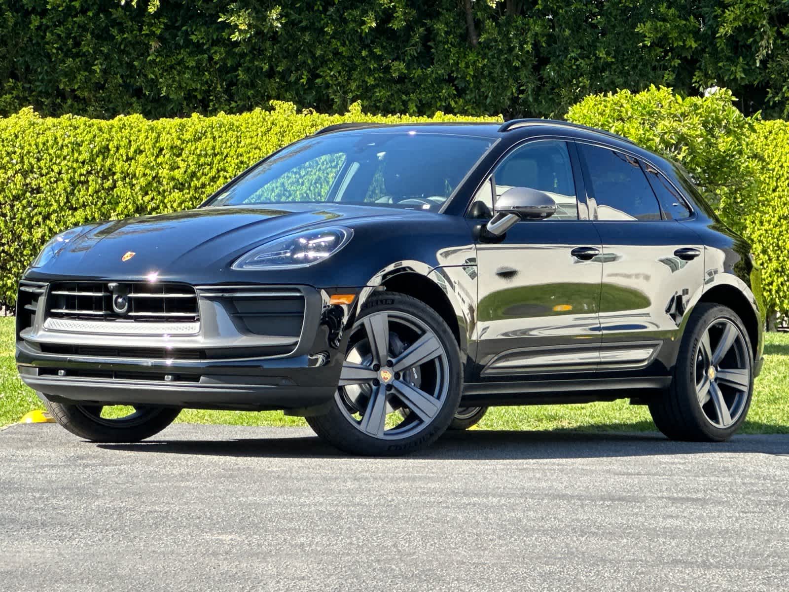 Thumbnail: 2026 Porsche Macan - 1