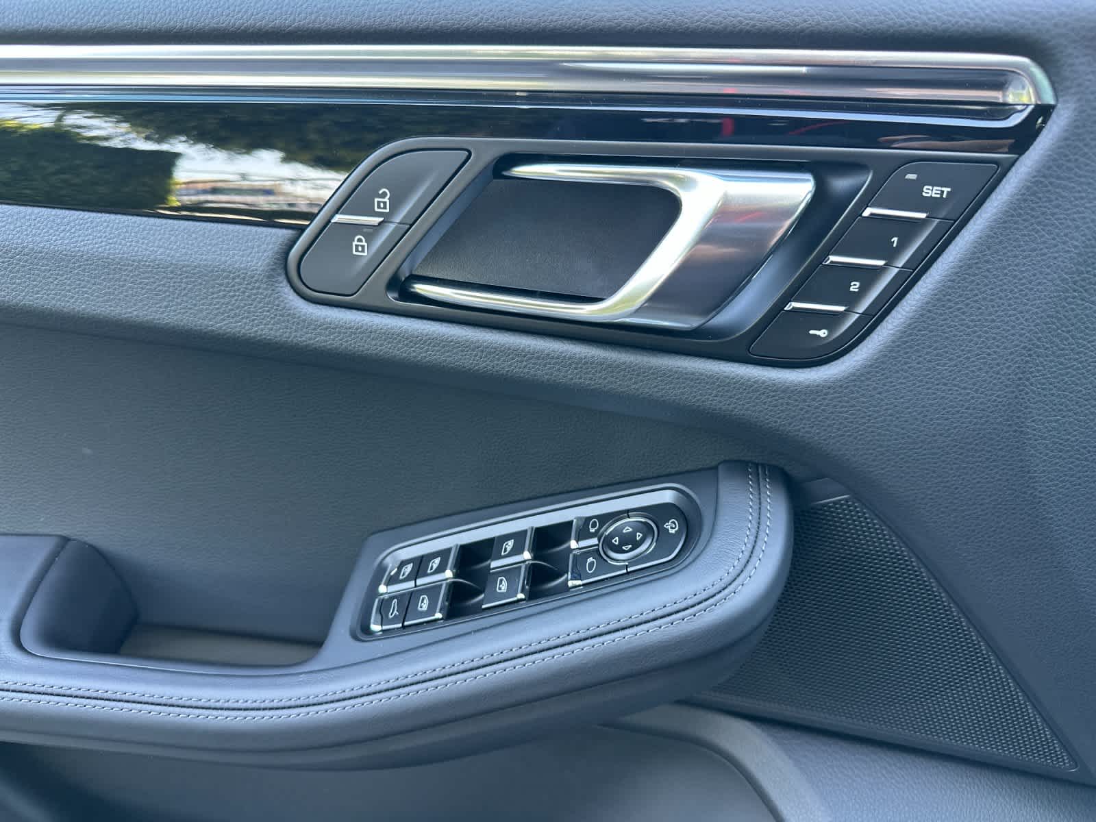 Thumbnail: 2026 Porsche Macan - 12