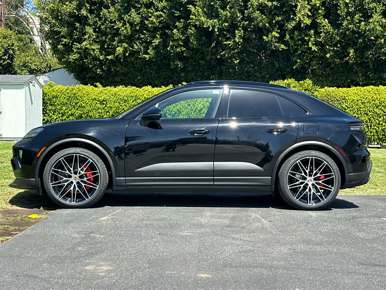 Thumbnail: 2026 Porsche Macan - 2