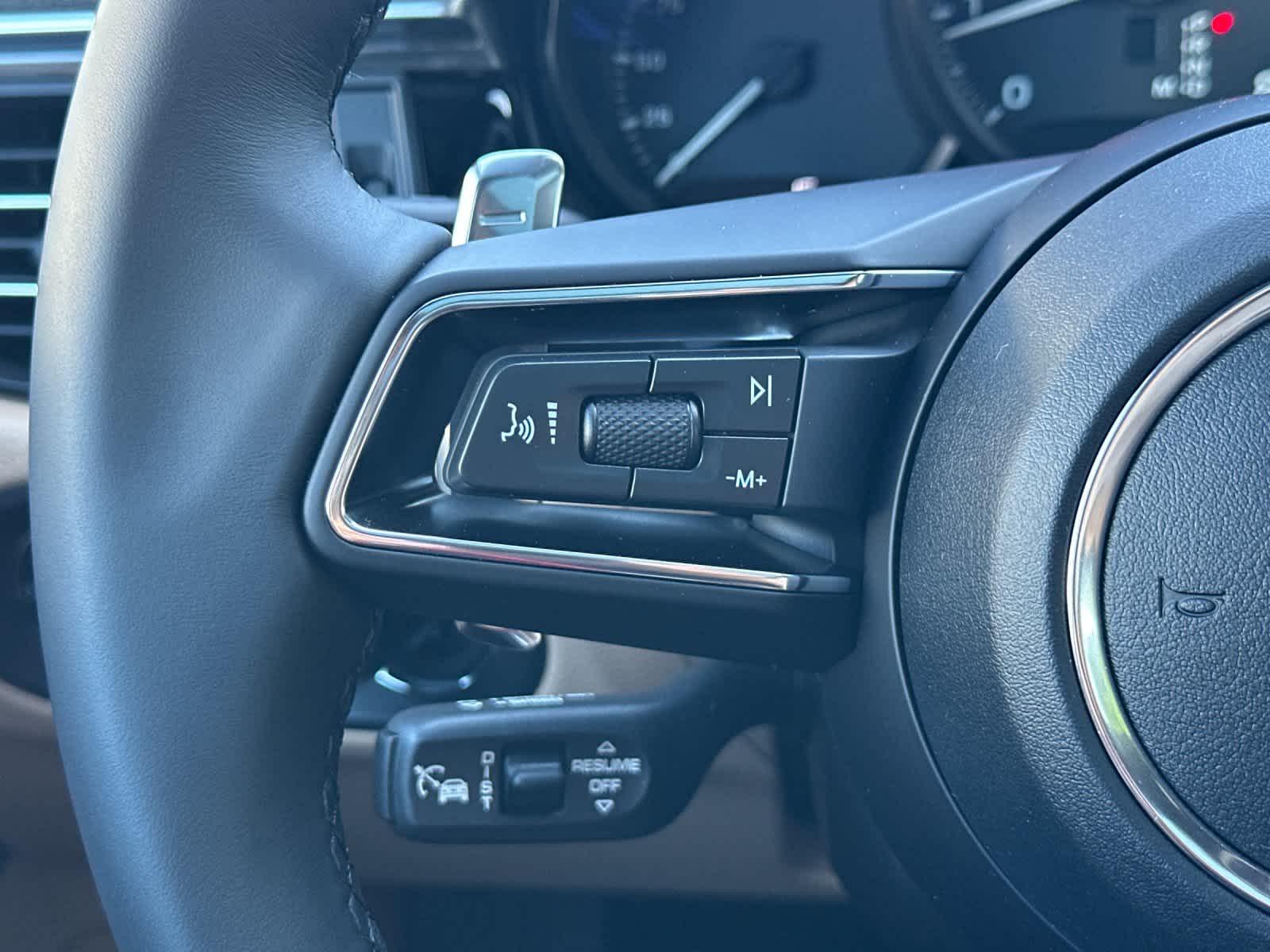 Thumbnail: 2026 Porsche Macan - 26