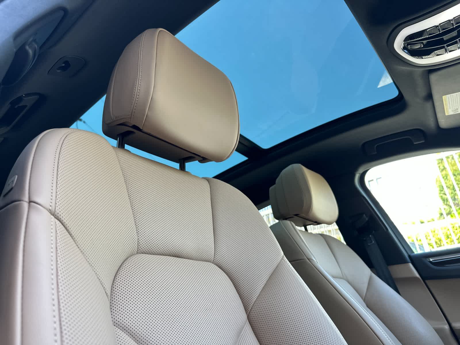 Thumbnail: 2025 Porsche Macan - 18