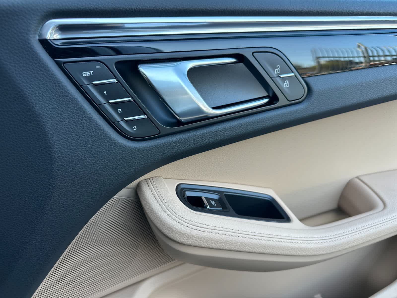 Thumbnail: 2026 Porsche Macan - 19