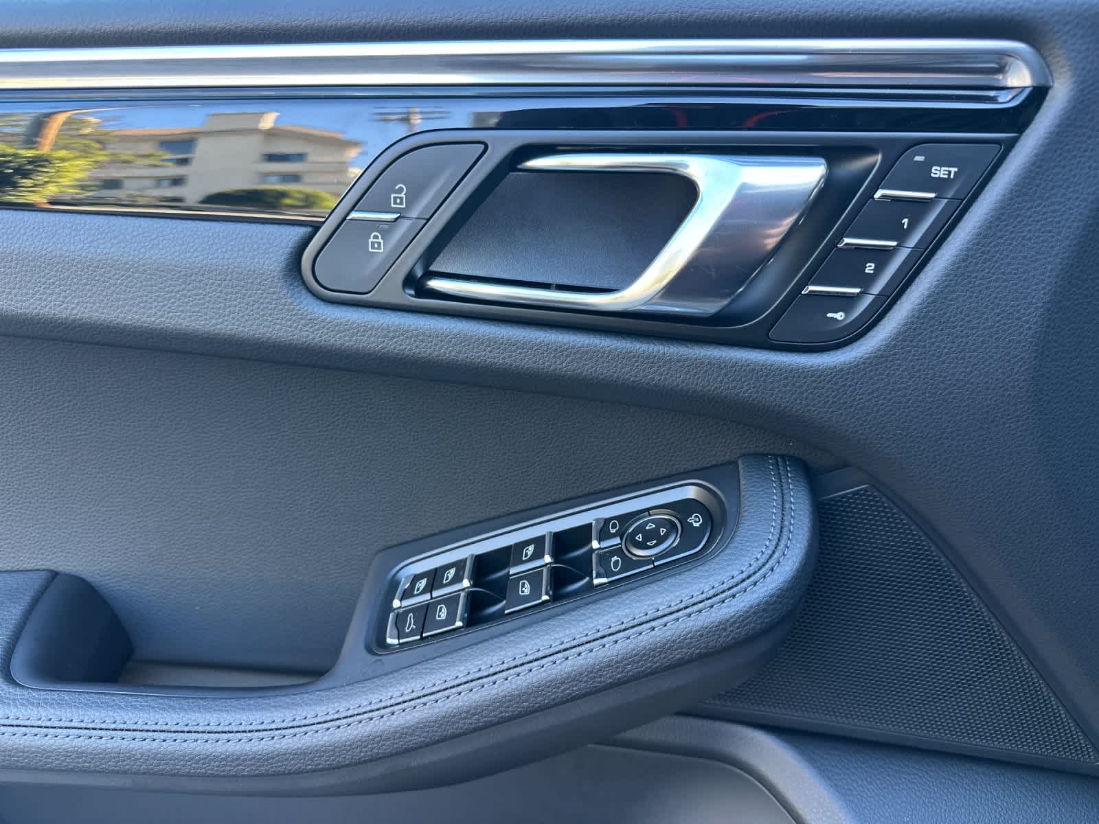 Thumbnail: 2026 Porsche Macan - 12