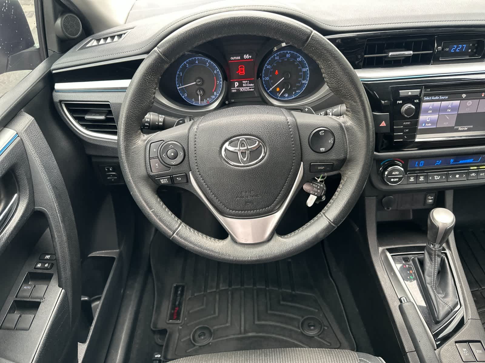 Thumbnail: 2014 Toyota Corolla - 15