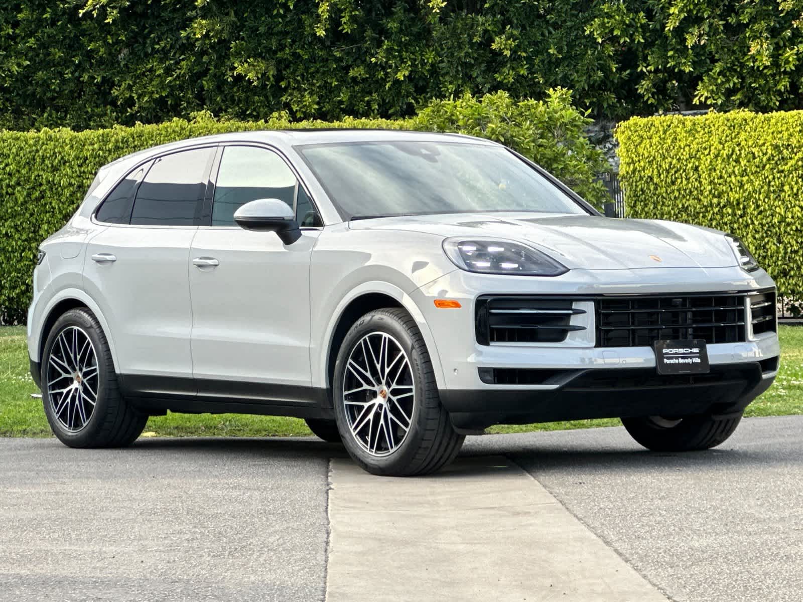 Thumbnail: 2025 Porsche Cayenne - 10