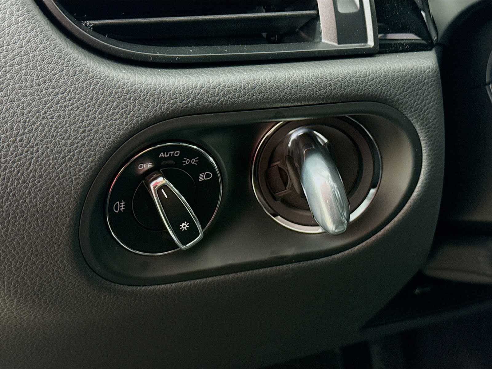 Thumbnail: 2026 Porsche Macan - 11