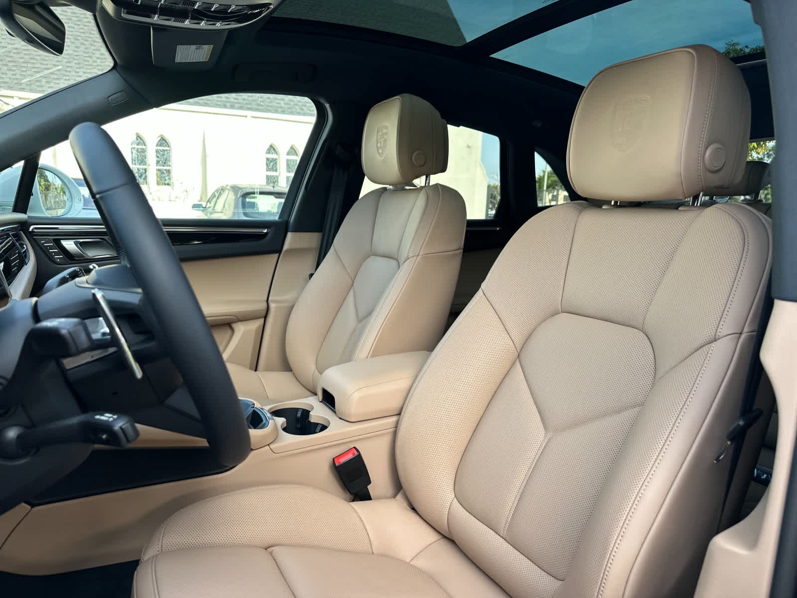 Thumbnail: 2026 Porsche Macan - 5