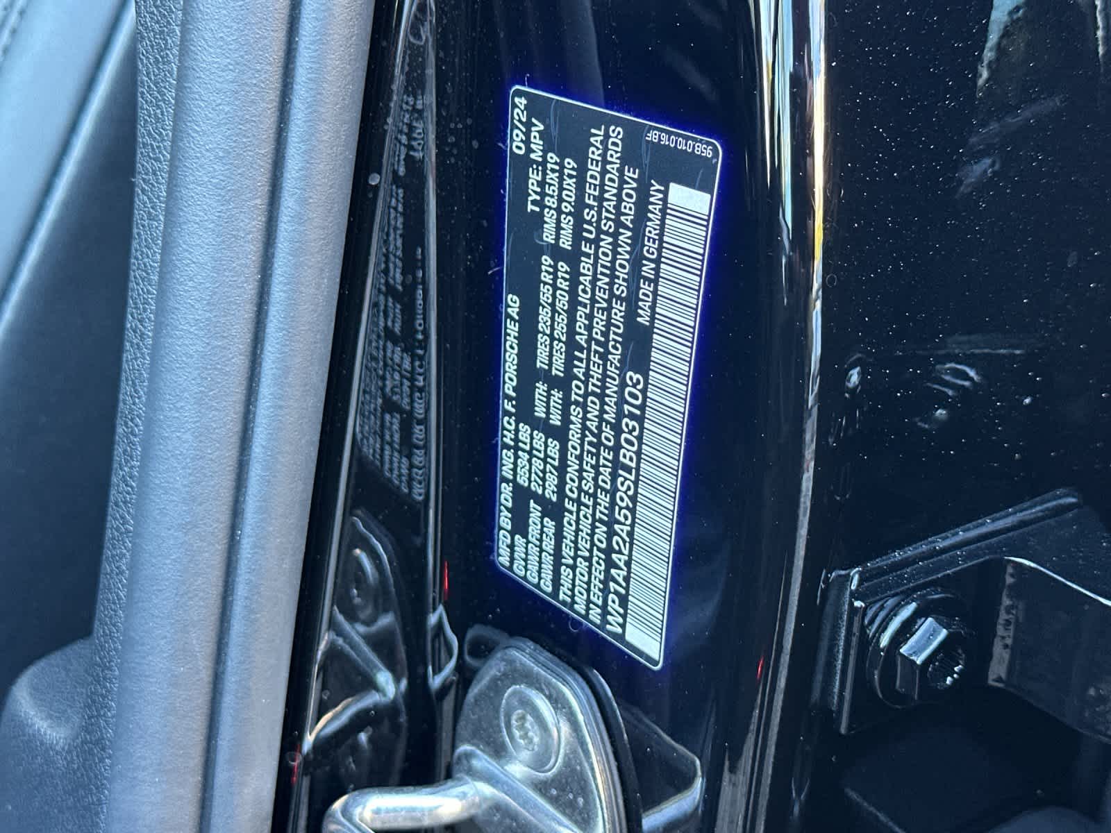 Thumbnail: 2025 Porsche Macan - 32