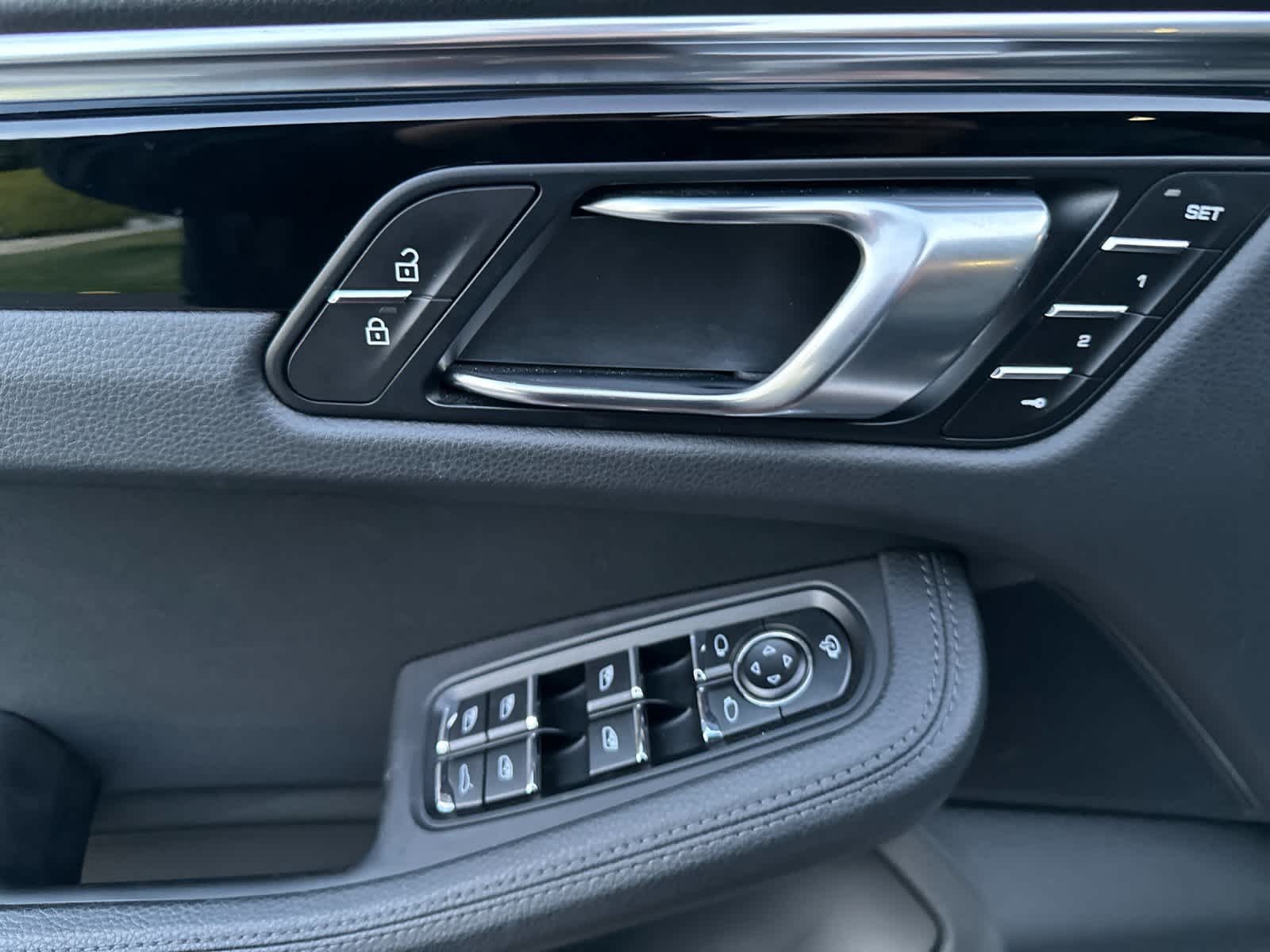 Thumbnail: 2025 Porsche Macan - 12