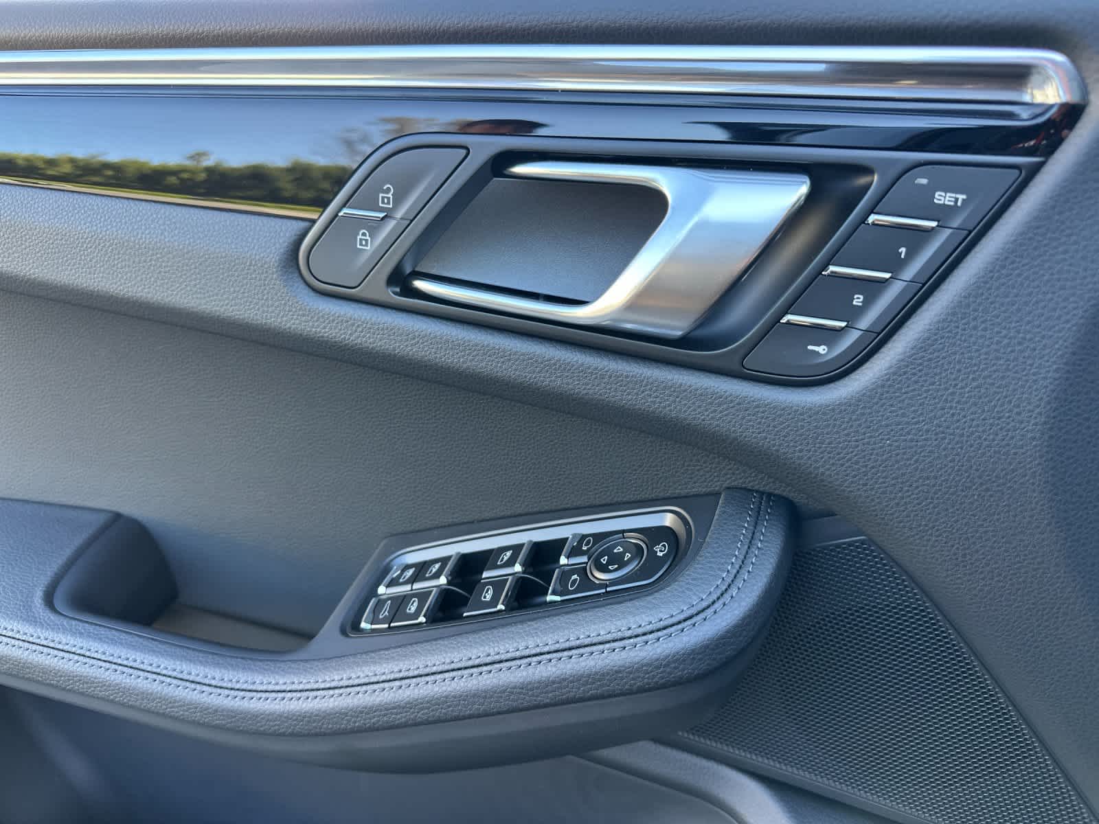 Thumbnail: 2026 Porsche Macan - 12