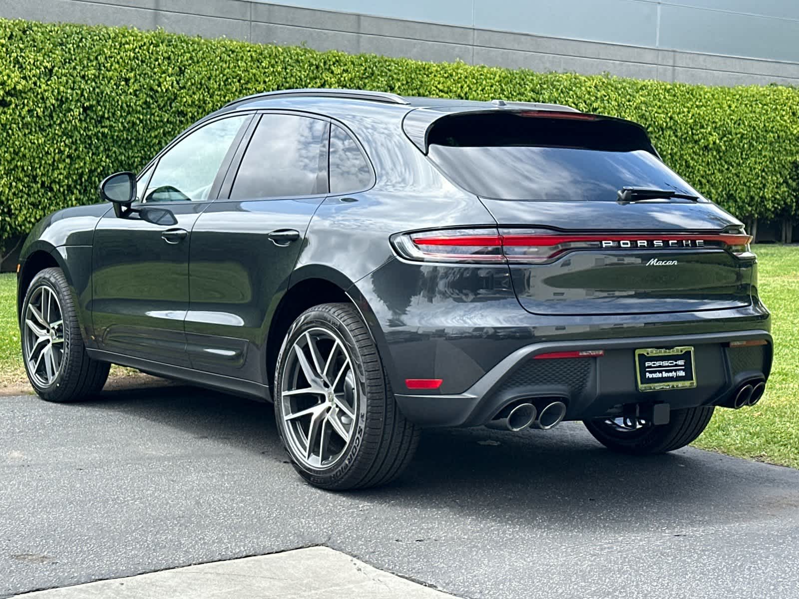 Thumbnail: 2026 Porsche Macan - 3