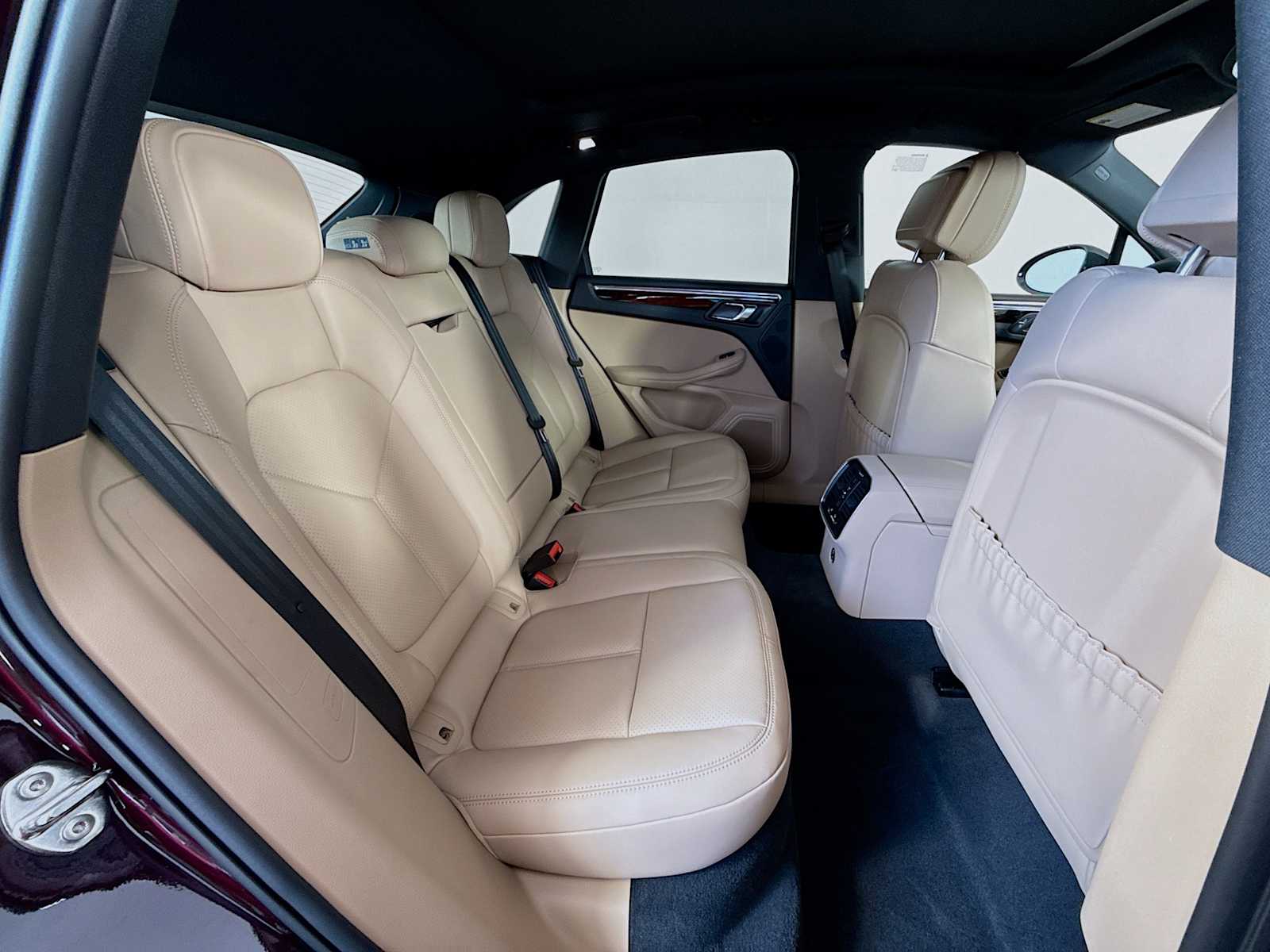 Thumbnail: 2026 Porsche Macan - 20