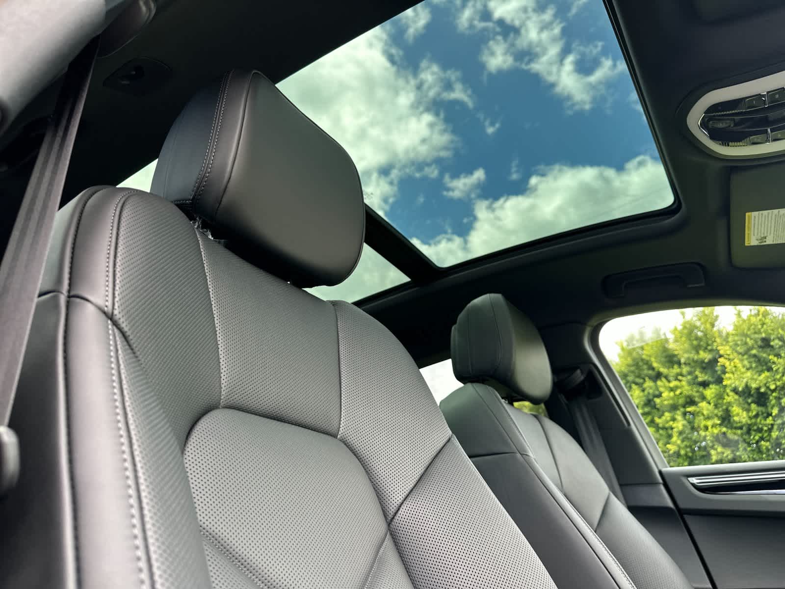 Thumbnail: 2026 Porsche Macan - 18