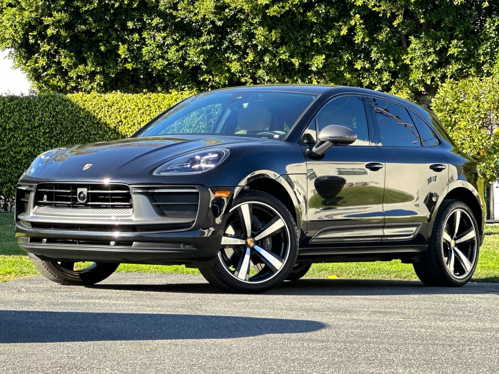 Thumbnail: 2023 Porsche Macan - 1