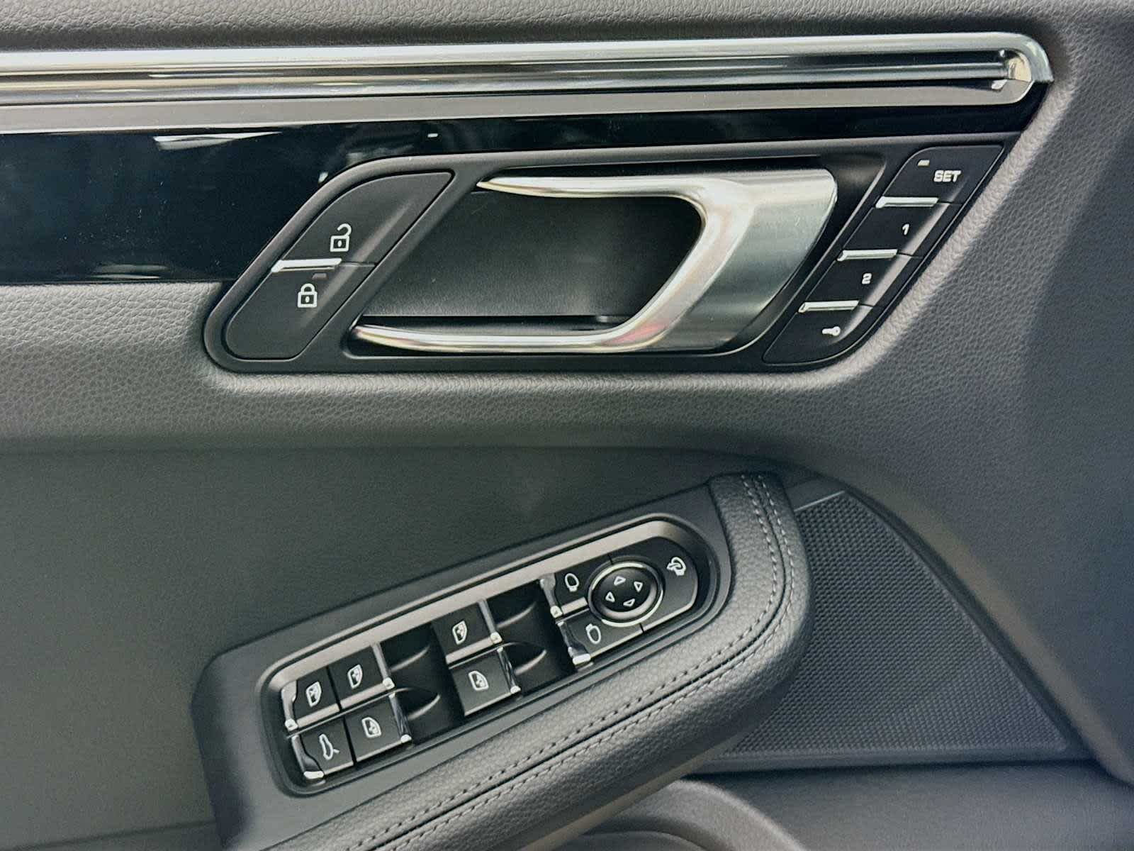 Thumbnail: 2026 Porsche Macan - 14