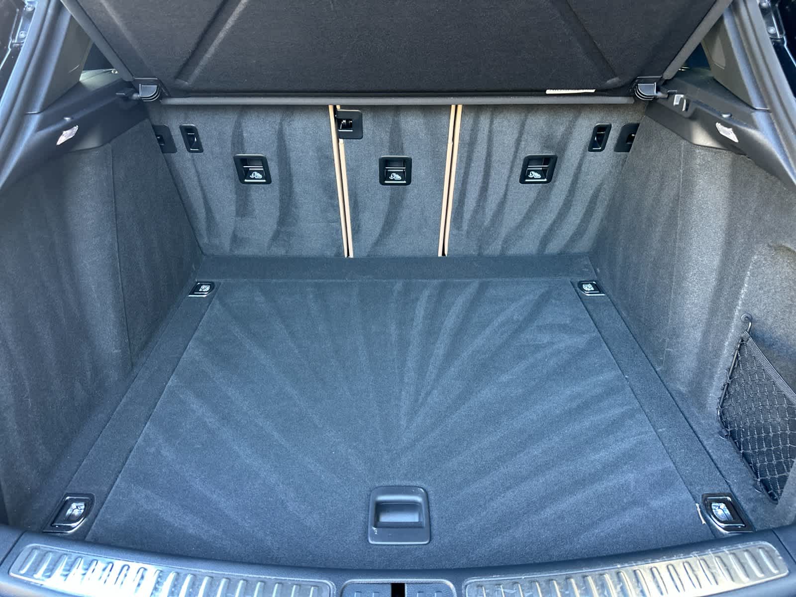 Thumbnail: 2025 Porsche Macan - 16