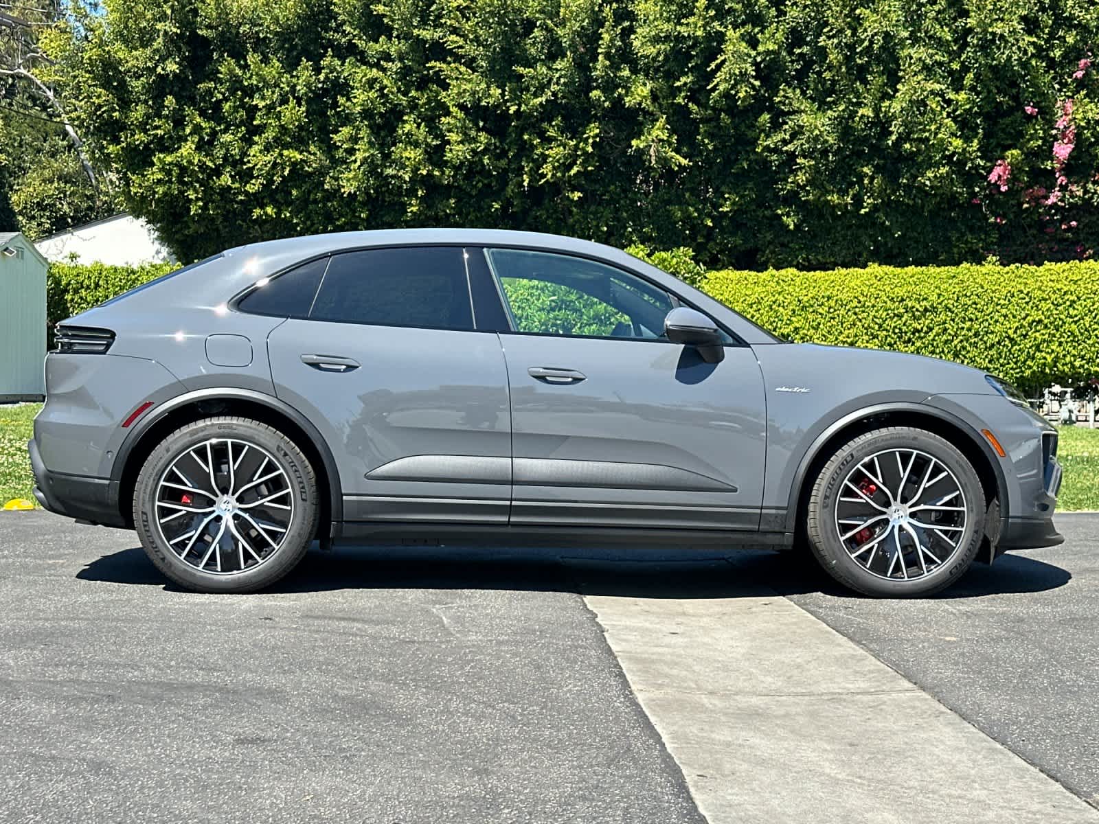 Thumbnail: 2026 Porsche Macan - 9