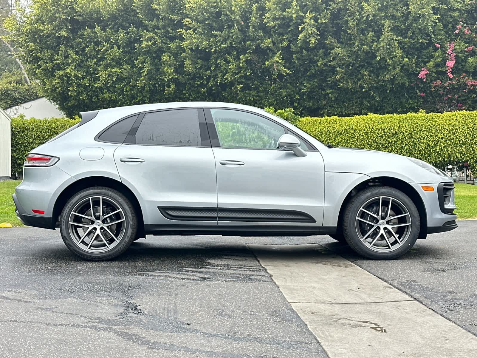 Thumbnail: 2026 Porsche Macan - 9