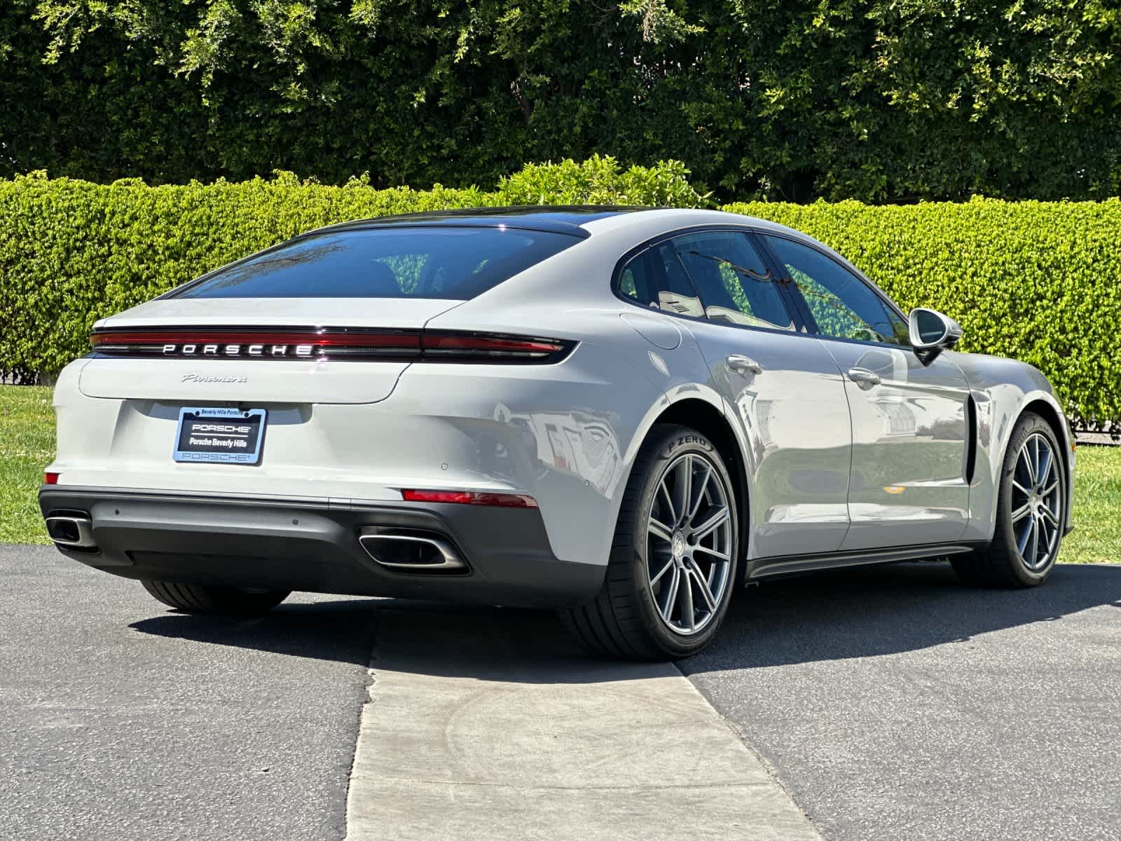 Thumbnail: 2026 Porsche Panamera - 8